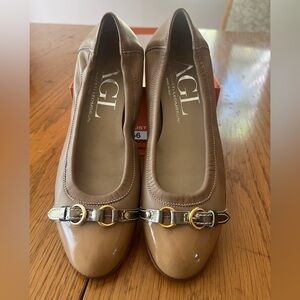 AGL Women's Brown Flats with Gold and Silver Details